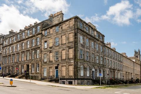 1 bed property, in 106A Dundas Street, £275,000