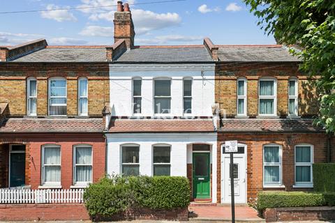 3 bed property, in Lymington Avenue, £569,950