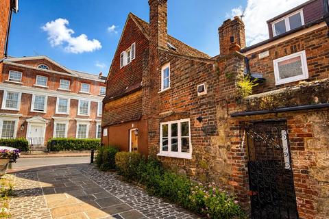 4 bed property, in East Street, £300,000
