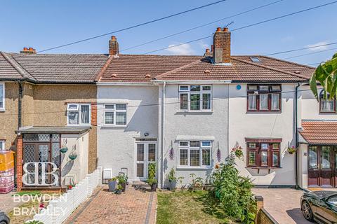 3 bed property, in Crown Road, £475,000