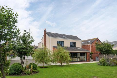3 bed property, in Front Street & The Porthole, £599,995