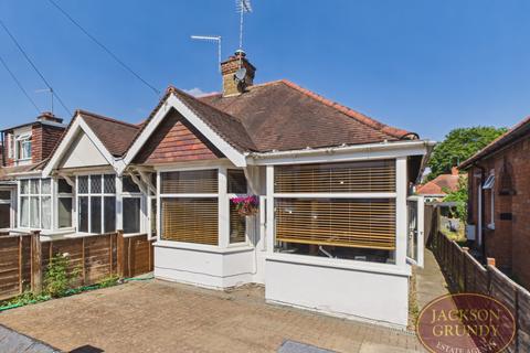 2 bed property, in Ruskin Road, £220,000