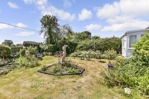 2 bed property, in Ronstan Gardens, £275,000