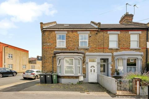 4 bed property, in Ramsay Road, £750,000