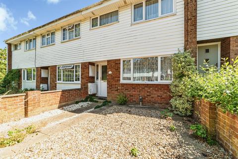 3 bed property, in Bourne Court, £300,000