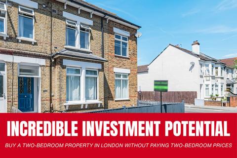 1 bed property, in Sydenham Road, £230,000