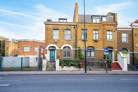 5 bed property, in Harleyford Road, £1,295,000