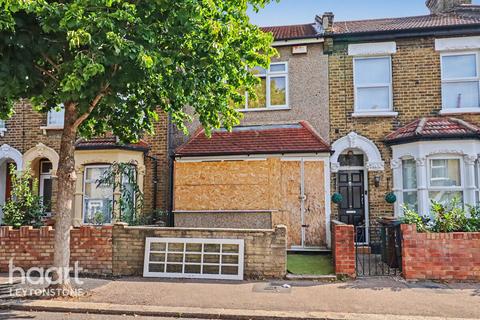 3 bed property, in Selby Road, £500,000