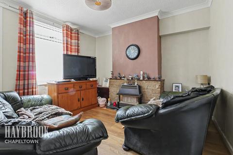2 bed property, in Washington Road, £120,000