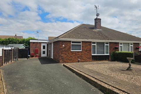 2 bed property, in Lea Road, £285,000
