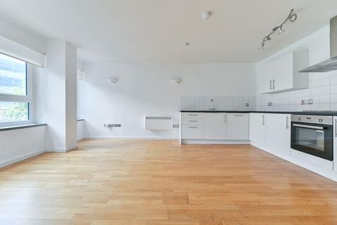 2 bed property, in The Vista Building, £135,000