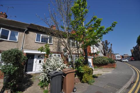 2 bed property, in Coval Lane, £224,500
