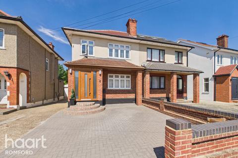 3 bed property, in Carter Drive, £500,000