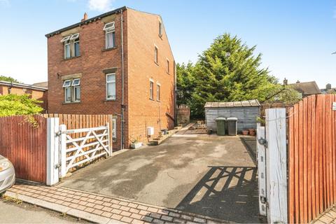 3 bed property, in Highgate Lane, £270,000