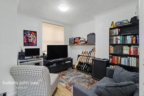 3 bed property, in Hanley Road, £190,000
