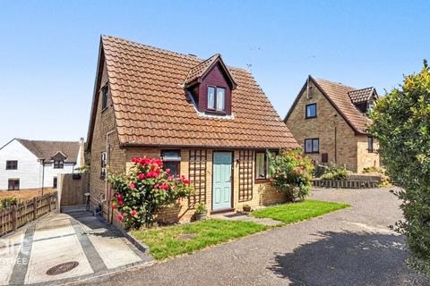 3 bed property, in Cotman Avenue, £280,000