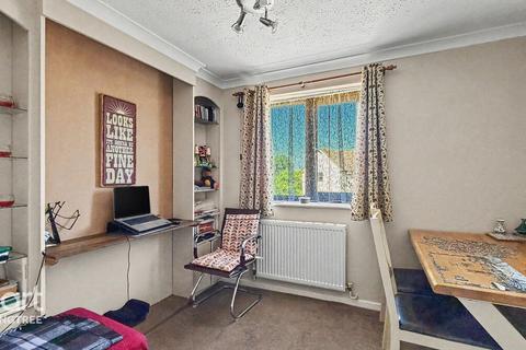 3 bed property, in Cotman Avenue, £280,000