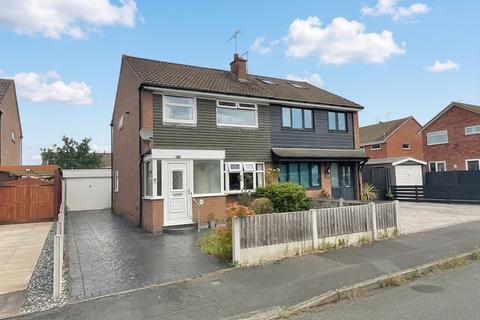 3 bed property, in Ambleside Close, £190,000