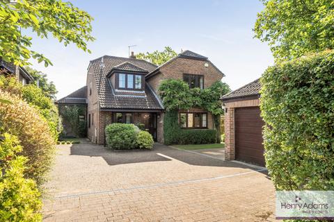 5 bed property, in Kidmore Lane, £800,000