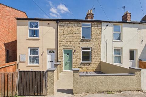 2 bed property, in Moreton Street, £195,000