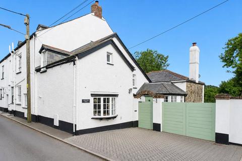 4 bed property, in Diddies Road, £595,000