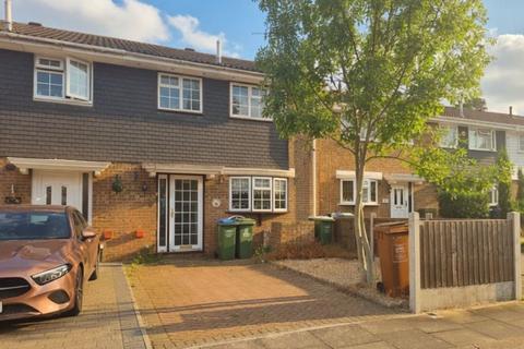 3 bed property, in 43 Myrtle Close, £200,000