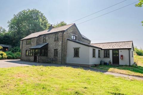 5 bed property, in Garthbrengy, £535,000