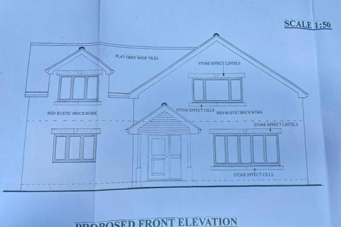 Studio, in Land Charleville, £100,000
