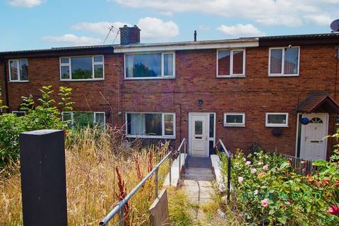 3 bed property, in Hazelby Road, £45,000