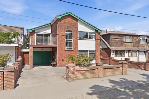 5 bed property, in Windermere Avenue, £600,000