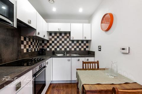 1 bed property, in Loampit Vale, £300,000