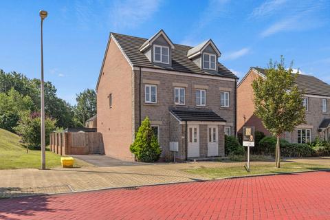 3 bed property, in Ffordd Cadfan, £240,000