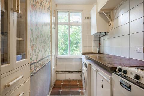 1 bed property, in Gray's Inn Road, £280,000