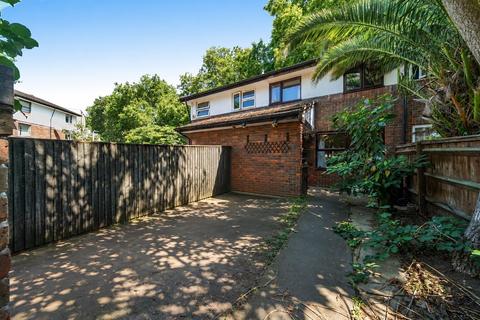 3 bed property, in Frankland Close, £680,000