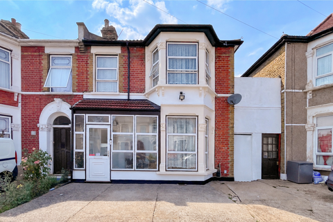 4 bed property, in St Albans Road, £625,000