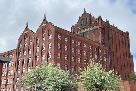 1 bed property, in Victoria Court, £30,000