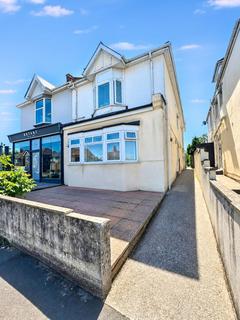 3 bed property, in Alma Road, £160,000