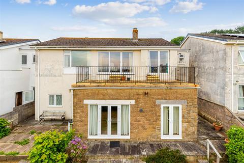 5 bed property, in Highfield Drive, £500,000