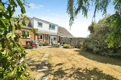 4 bed property, in Pyefleet Close, £315,000