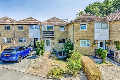 4 bed property, in Stratton Heights, £385,000