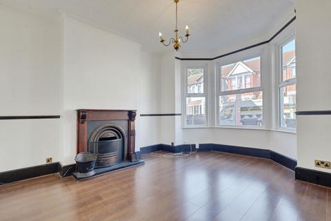 4 bed property, in Burdett Avenue, £350,000