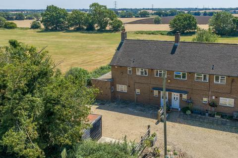 3 bed property, in Holtsmere End Lane, £575,000