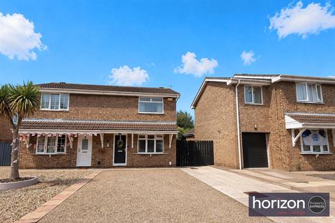 3 bed property, in Briggs Avenue, £120,000