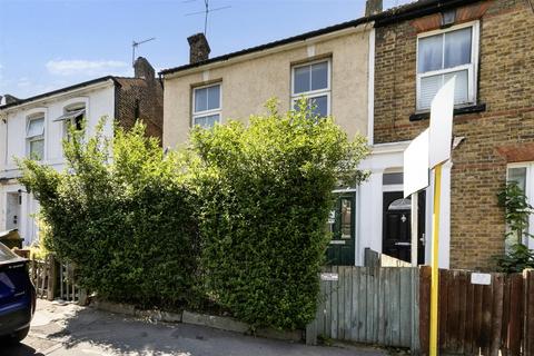 3 bed property, in Davidson Road, £375,000