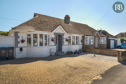 2 bed property, in The Crescent, £450,000
