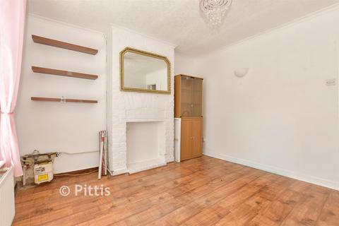 2 bed property, in Albert Street, £135,000