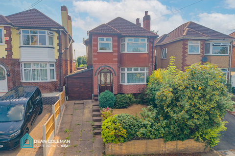 3 bed property, in Midhurst Road, £280,000