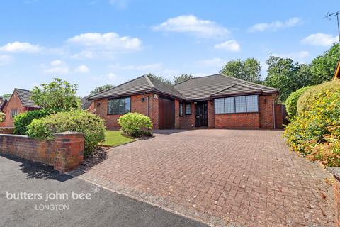 3 bed property, in Oakhurst Crescent, £380,000
