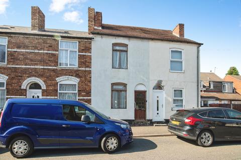 2 bed property, in Chapel Street, £100,000