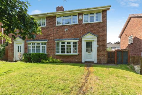 3 bed property, in Kestrel Close, £290,000